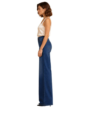 The Elina Silk Top – in ecru, side view